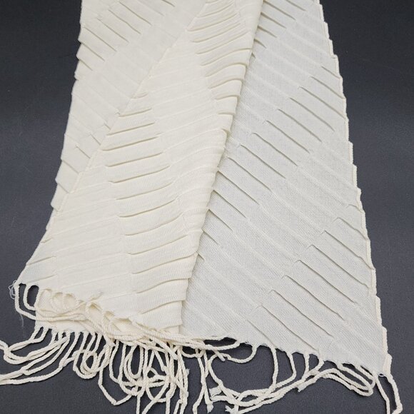 Halogen Ivory White Textured Scarf Rectangle Viscose Polyester Italy Fringed VTG - Picture 6 of 6